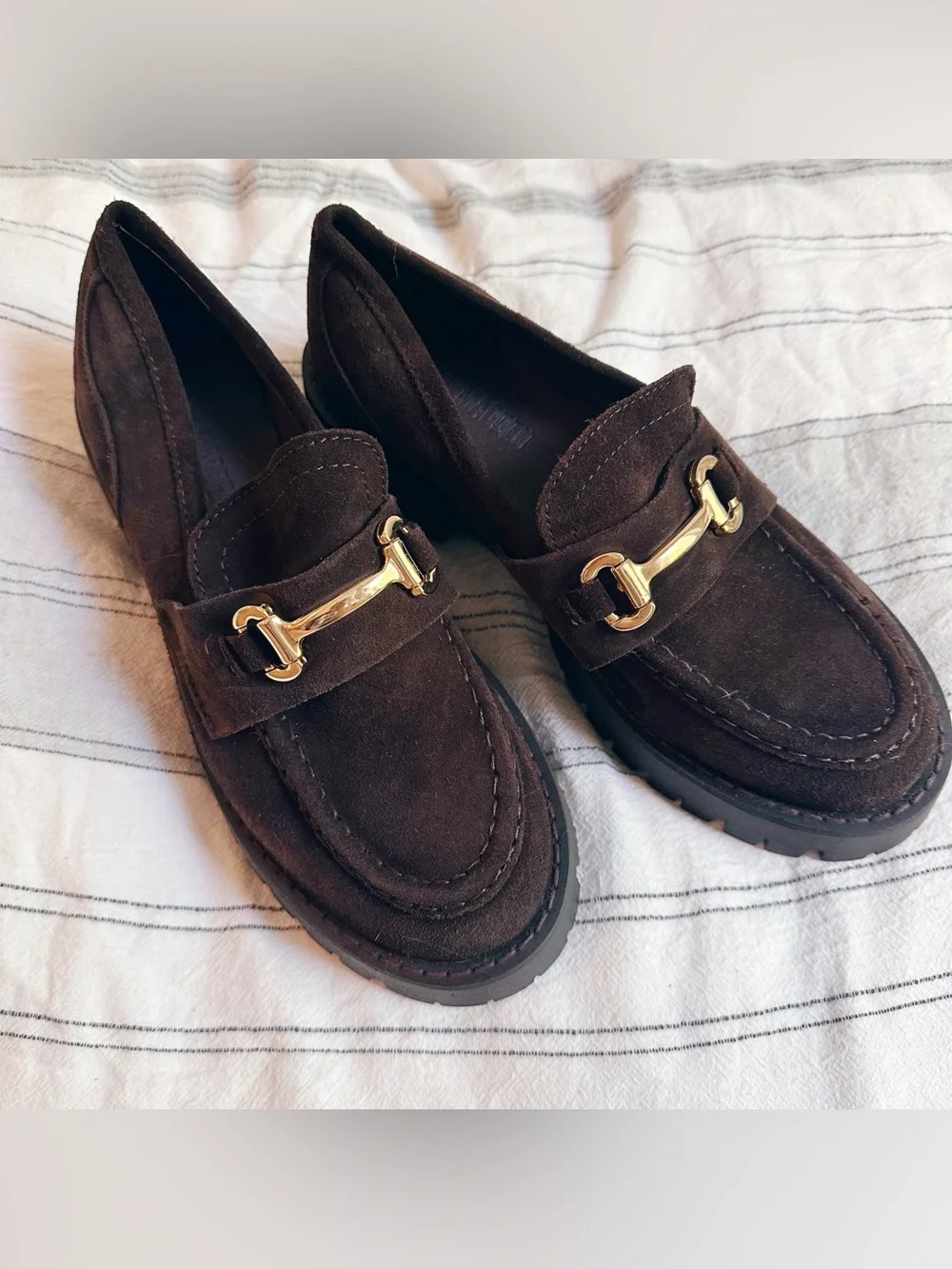 New NWOB Steve Madden women’s Lando Brown Suede Loafers Gold bit size 7.5